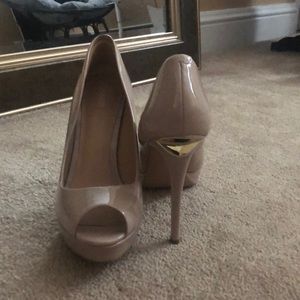 Tan/cream Paten leather stiletto heelsgold details
